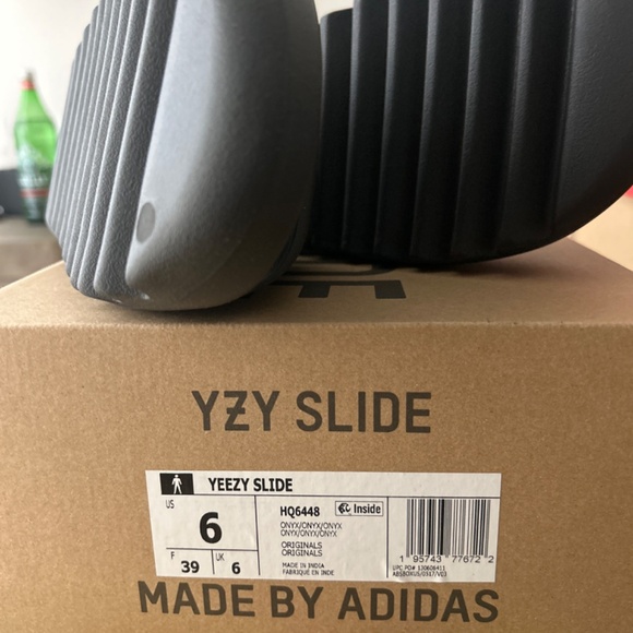 Yeezy slides - Picture 4 of 4